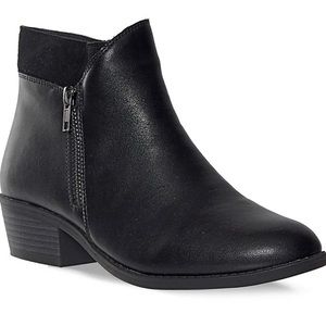 Aqua Diva Black Leather Ankle Boot Side Zip Water Resistant Size 8.5 NWOT